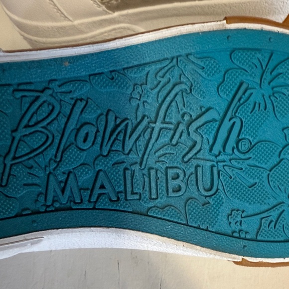 Stylish Silver and White High-Top Sneakers with zipper at the side - Picture 4 of 5